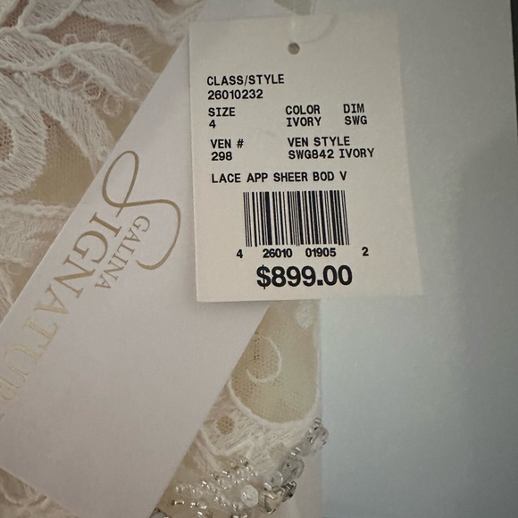 Elegant Cream Lace Wedding Dress - Picture 4 of 14